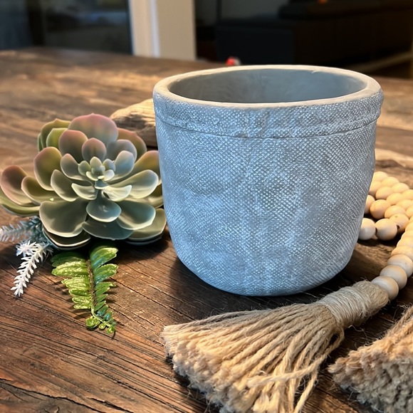 ❌SOLD❌ FARMHOUSE style concrete planter - Picture 2 of 7